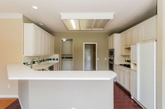 Building Photo - Amazing home ready to move in!
