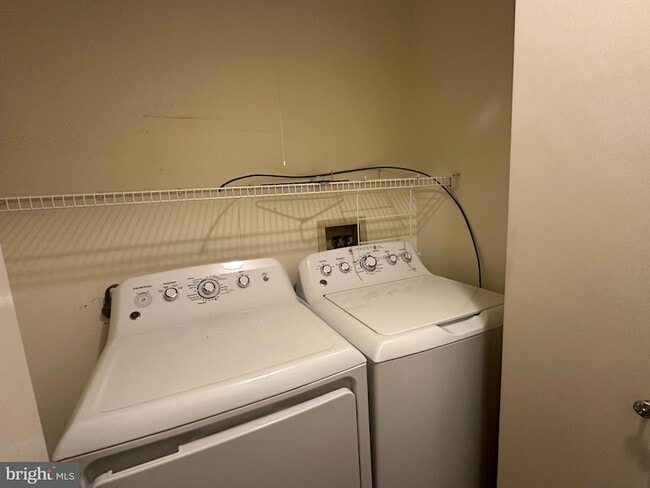 Building Photo - 25 Green Meadow Ct