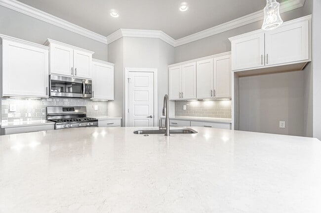 Building Photo - Craftsman Style Home in Bentonville!