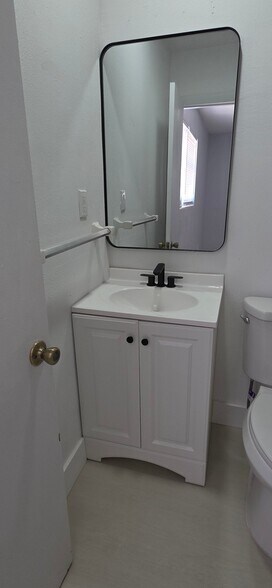 Building Photo - 1047 Japonica Ln