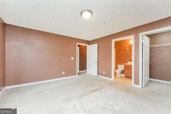 Building Photo - 12201 Fairington Ridge Cir
