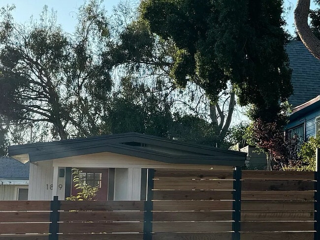Building Photo - 1819 N Alvarado St