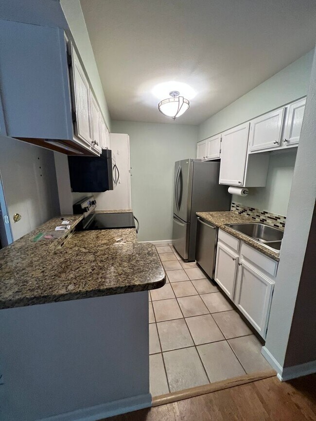 Building Photo - CHARMING 2 Bed 2 Bath Condo in Gunbarrel- ...