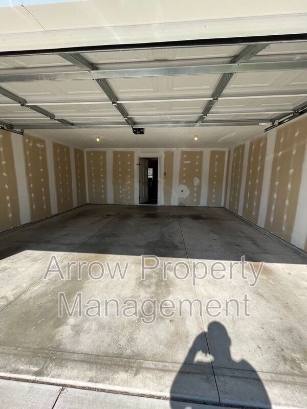 Building Photo - 6241 Windhaven Dr