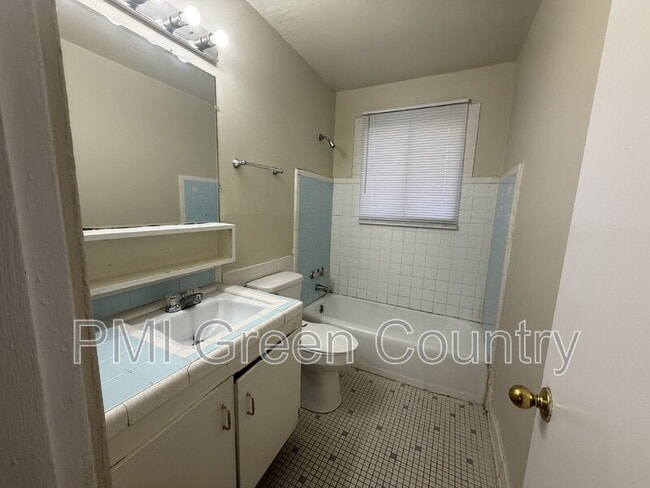 Building Photo - 3741 N Garrison Ave