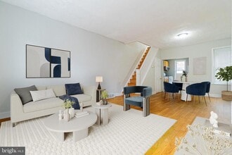 Building Photo - 1528 S Hollywood St