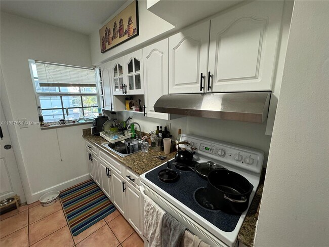 Building Photo - 9260 Bay Harbor Terrace