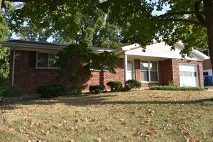 Building Photo - 3500 Glen Arbor Dr