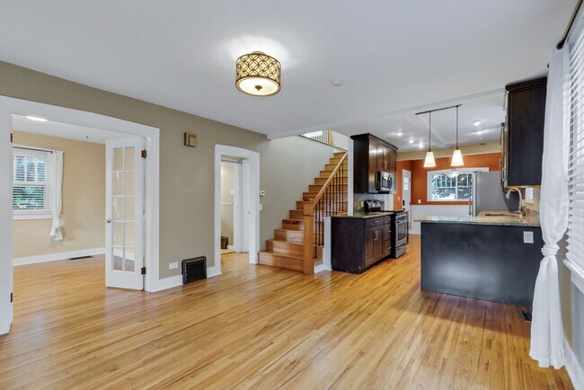 Building Photo - 4994 Julian St