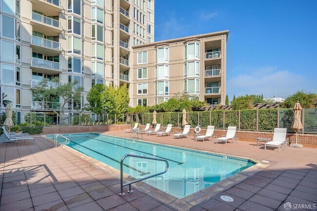 Building Photo - 88 King St