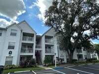 Building Photo - Newly renovated First floor, 1 Bedroom condo in the gated community of Lexington Place.