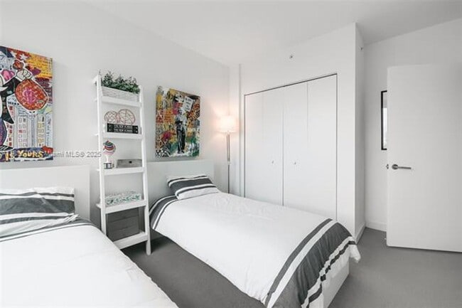 Building Photo - 501 NE 31st St