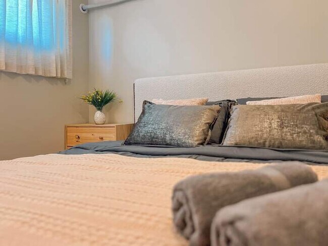 Building Photo - Cozy 2BR Home with Bright Interior & Relaxing Patio