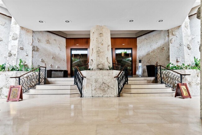 Building Photo - 1121 Crandon Blvd