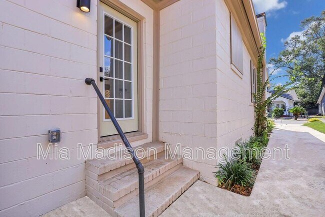Building Photo - 1016 Seiler Ave