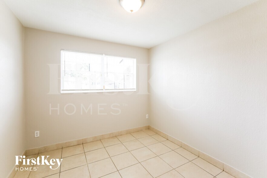 Building Photo - 4115 NW 185th St