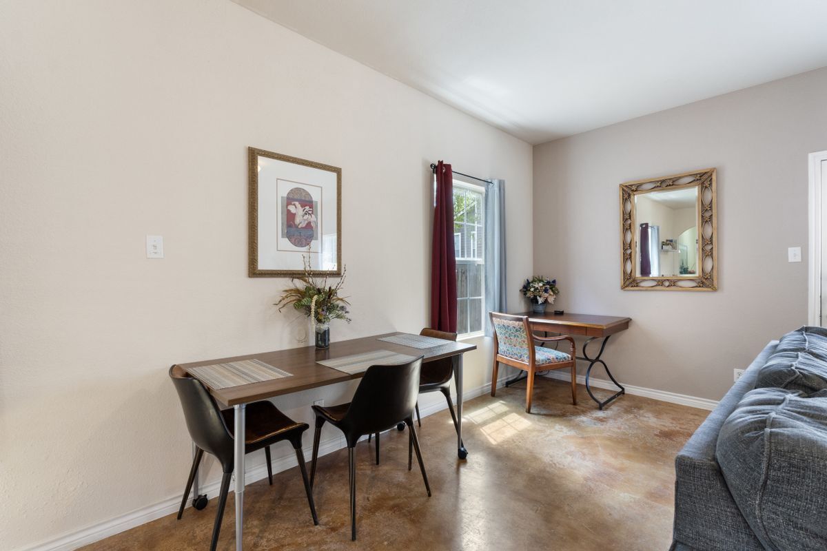 Building Photo - 7807 Kingsbury Wood