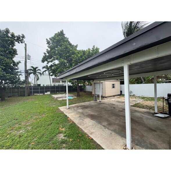 Building Photo - 4910 SW 98th Avenue Rd