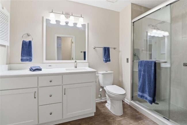 Building Photo - 300 Johnson Ferry Rd