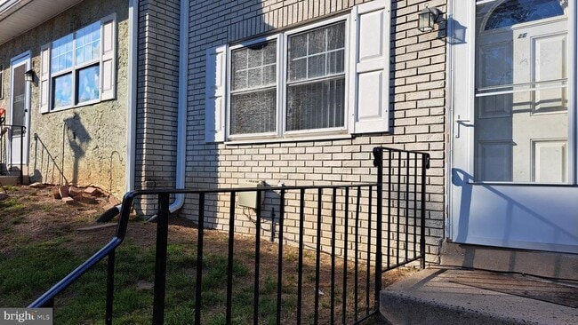 Building Photo - 515 N York Rd