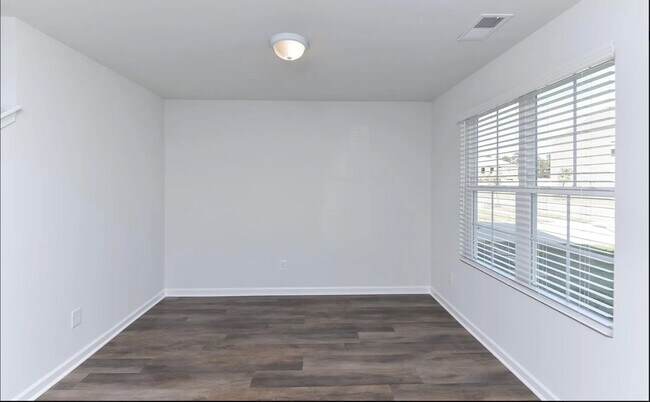 Building Photo - 426 Ganton Ct