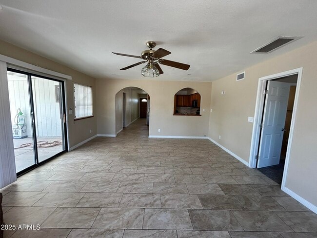 Building Photo - 523 N Los Feliz Dr