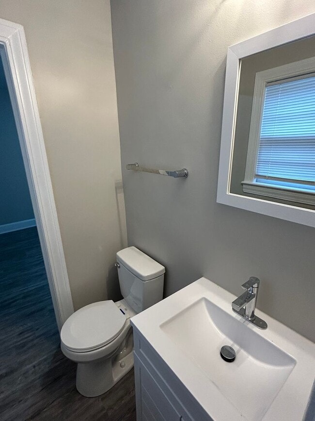 Building Photo - Four Bedroom Two Bath House for Rent $1100...