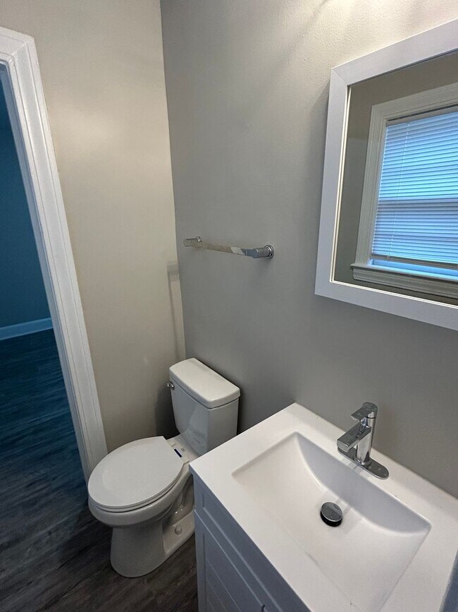 Building Photo - Four Bedroom Two Bath House for Rent $1100.00 per Month