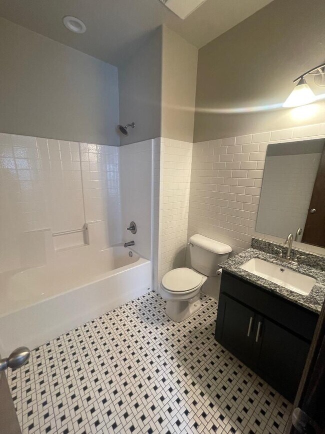 Building Photo - AMAZING CENTRAL NORMAN APARTMENT FOR LEASE