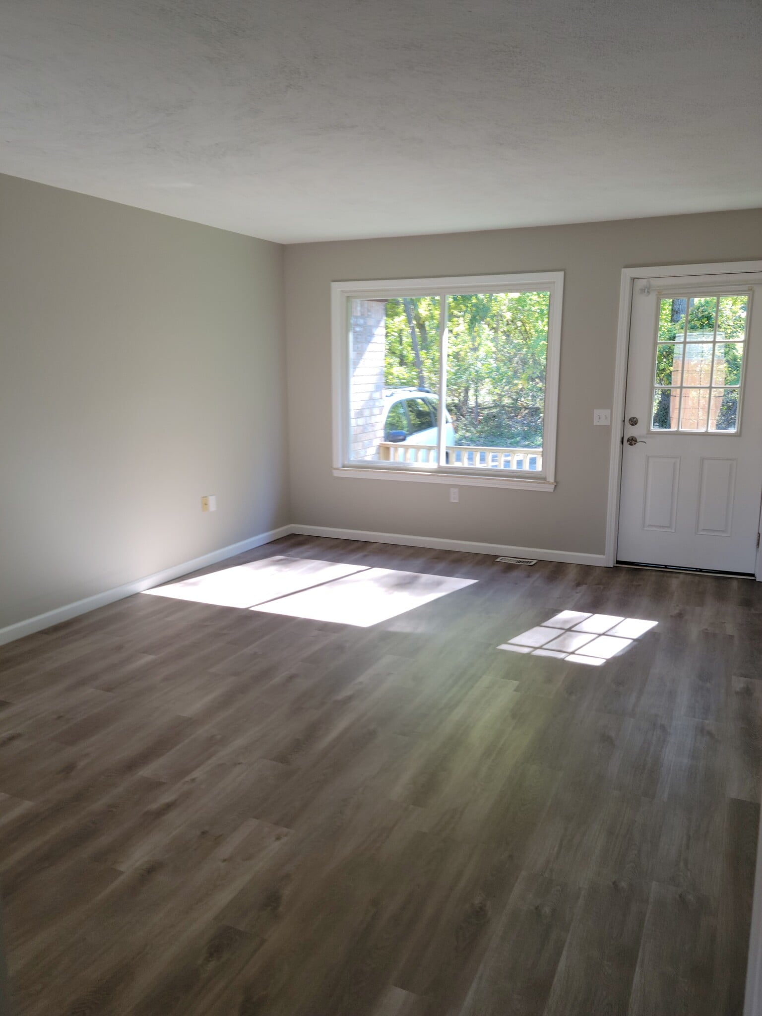 Building Photo - 815 Deer Run Dr