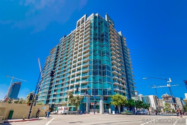 Building Exterior - 1080 Park Blvd