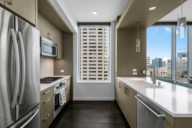 Building Photo - 1321 Seneca St