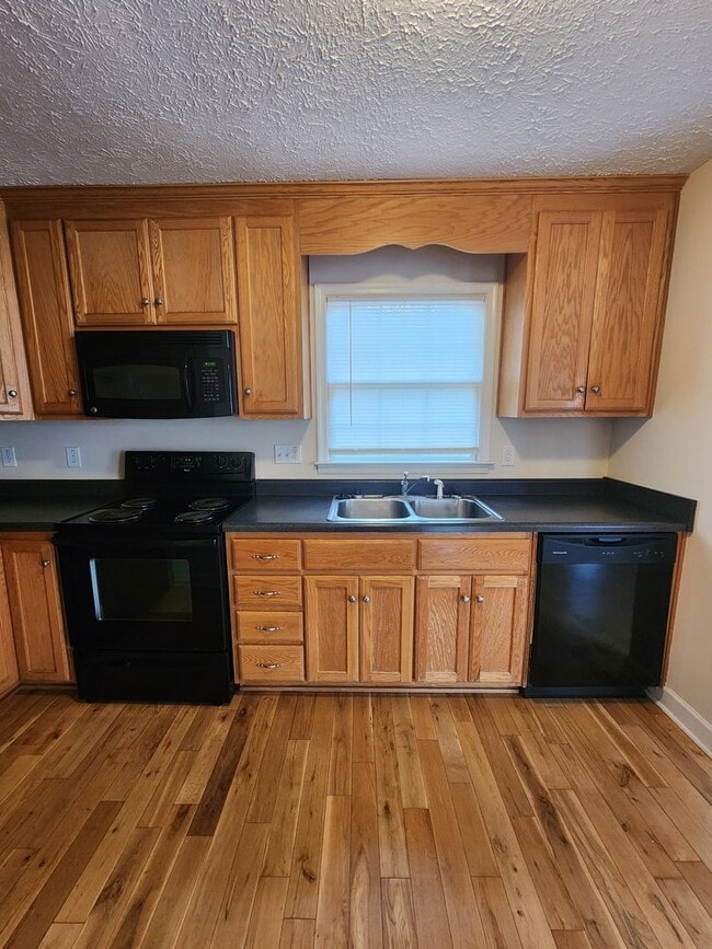 Building Photo - Asheville Rental!