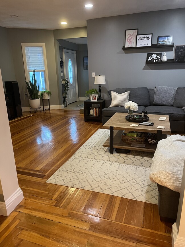 Living Room - 20 Princeton St