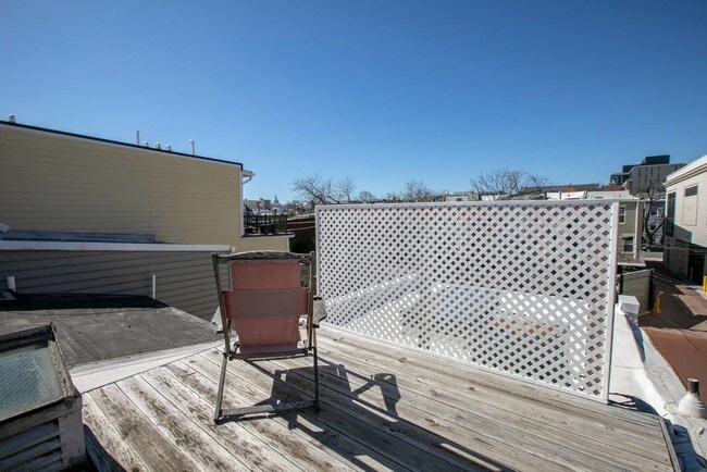 Building Photo - 730 6th St NE