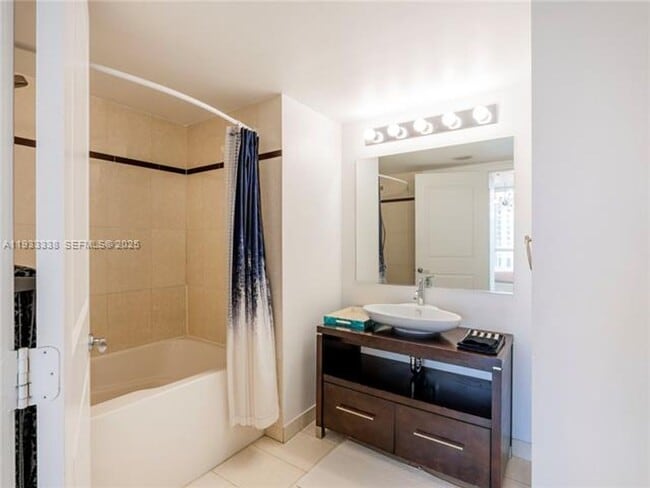 Building Photo - 480 NE 30th St