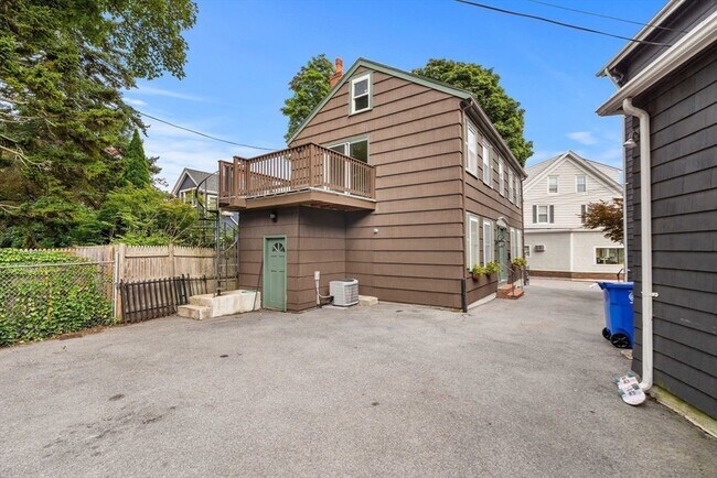 Building Photo - 6 Blaney St