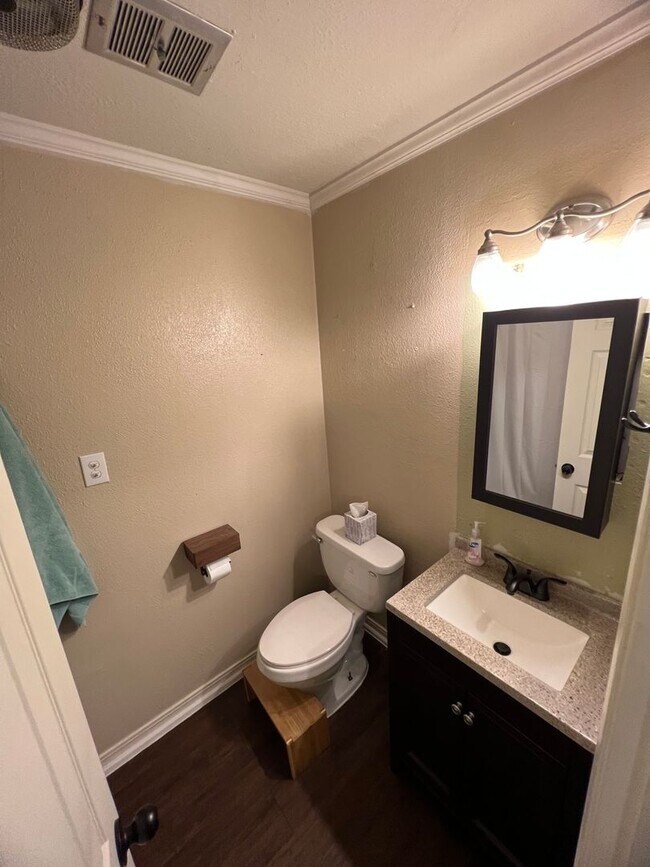 Building Photo - Greenacres -North Bossier.. Close to Barksdale Air Force Base..