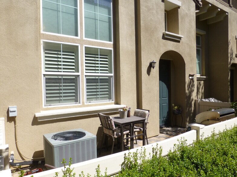 Building Photo - 416 W Linden Dr