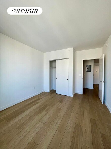 Building Photo - 550 W 45th St