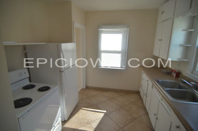 Building Photo - 1225 Oakland Rd NE