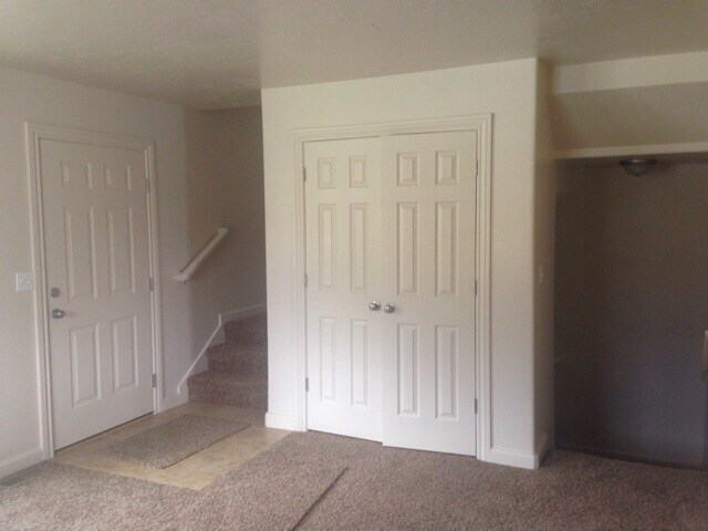 Building Photo - Great 4 bedroom Townhouse in Ogden for Rent