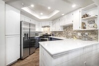 Building Photo - 600 The Strand N