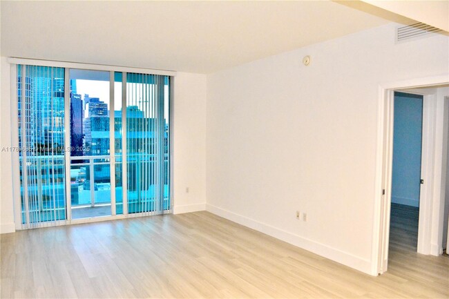 Building Photo - 950 Brickell Bay Dr
