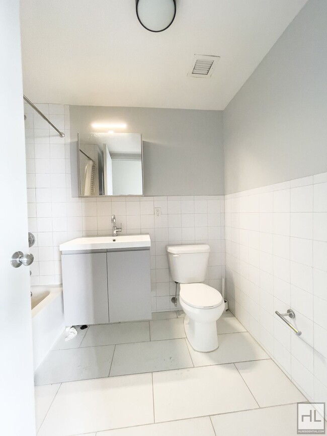 Building Photo - Bushwick Avenue / Expansive Spacious 2 Bed...