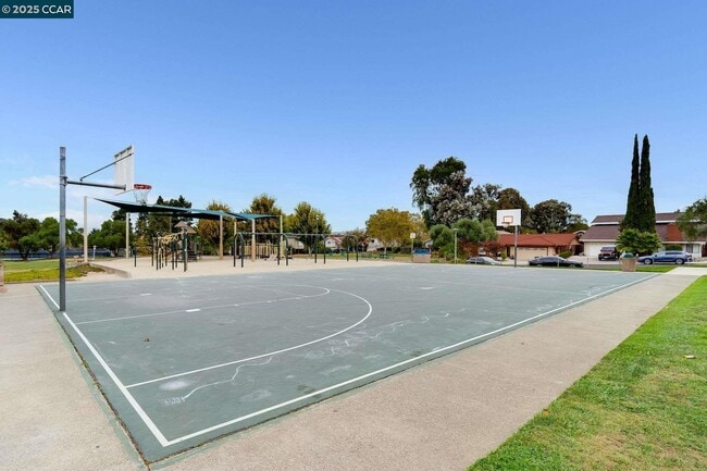 Building Photo - 4695 S Larwin Ave