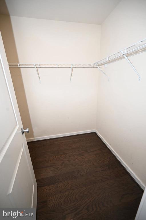 Building Photo - 2413 Glenallan Ave