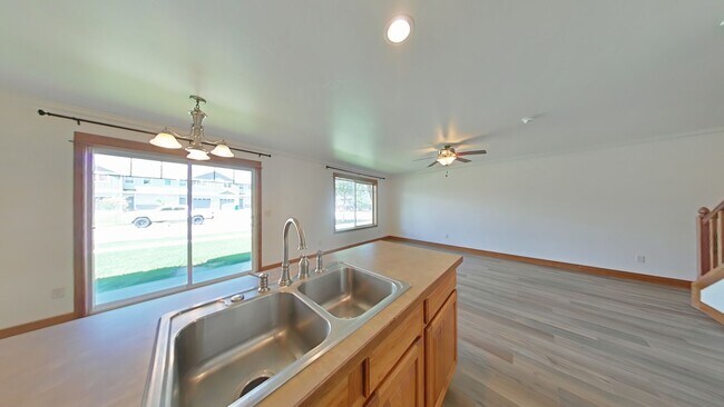 Building Photo - Beautiful 3 bedroom, 2 1/2 bathroom, townhouse with attached garage!