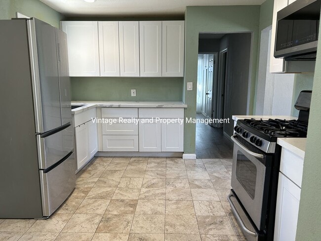 Building Photo - New On The Rental Market This Nice Single Story 3 Bedroom Home!!!