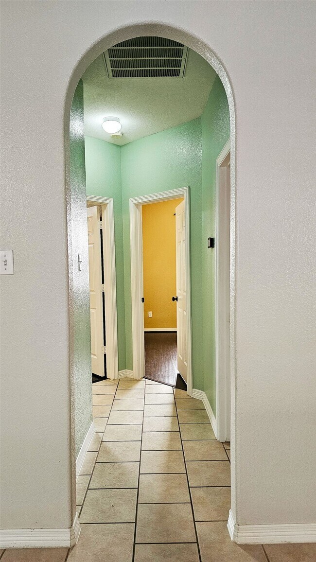 Building Photo - 211 Briar Trace Ln